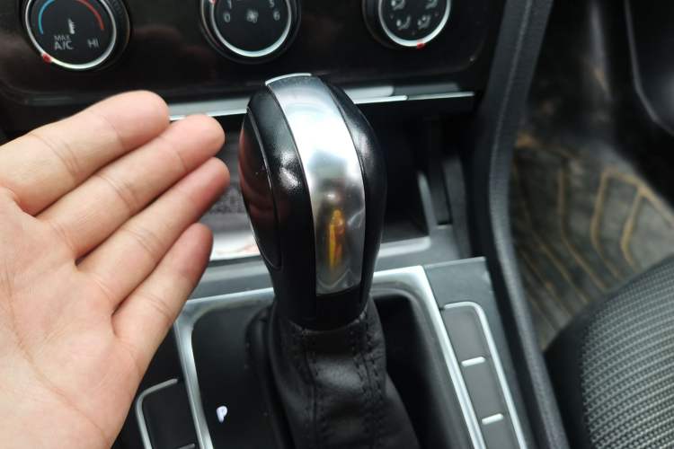 Used Volkswagen Golf 2019 1.6L Automatic Comfort Model China V Standard Gear Lever