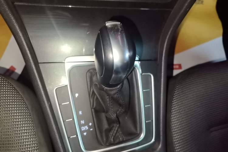 Used Volkswagen Golf 2019 1.6L Automatic Comfort Model China V Standard Gear Lever