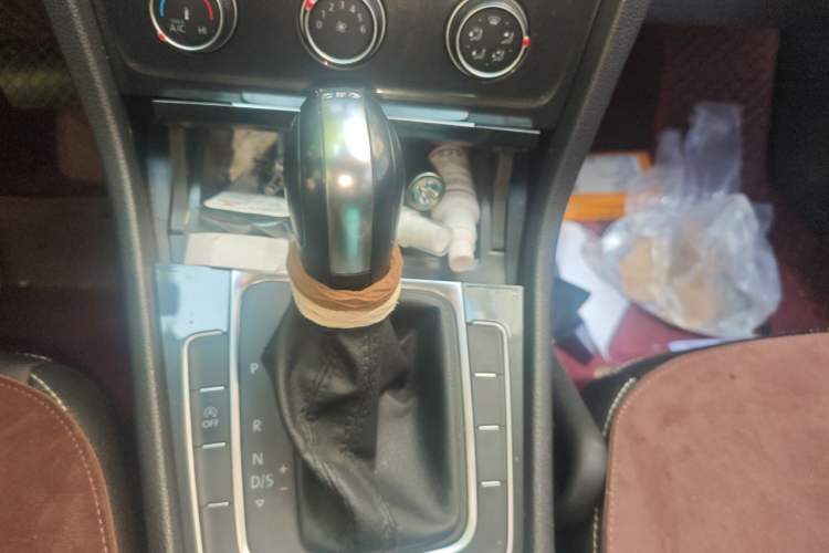 Used Volkswagen Golf 2019 200TSI DSG Comfort & Ambition Edition China VI Standard Gear Lever