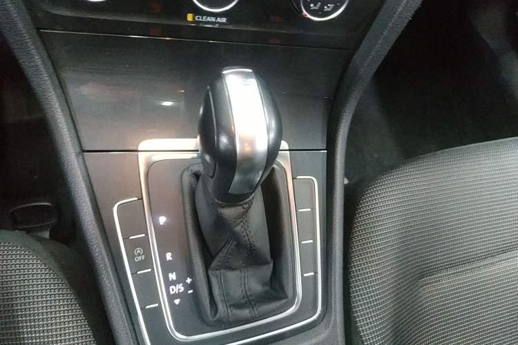 Used Volkswagen Golf 2019 280TSI DSG Comfort Version China VI Standard Gear Lever