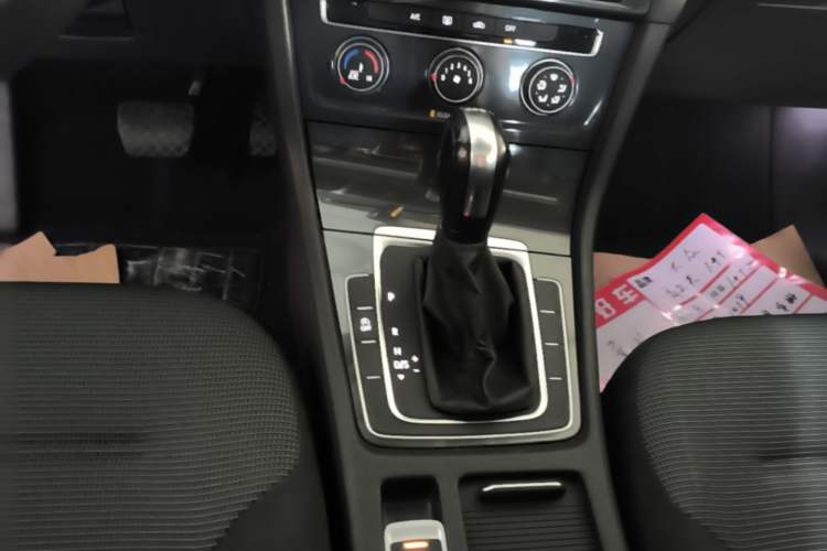 Used Volkswagen Golf 2019 280TSI DSG Comfort Version China VI Standard Gear Lever