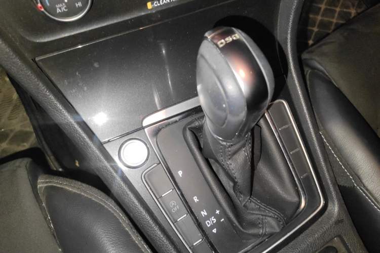 Used Volkswagen Golf 2019 280TSI DSG Luxury Version China VI Standard Gear Lever