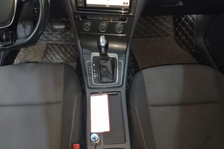 Used Volkswagen Golf 2019 200TSI DSG Comfort & Ambition Edition China VI Standard Gear Lever