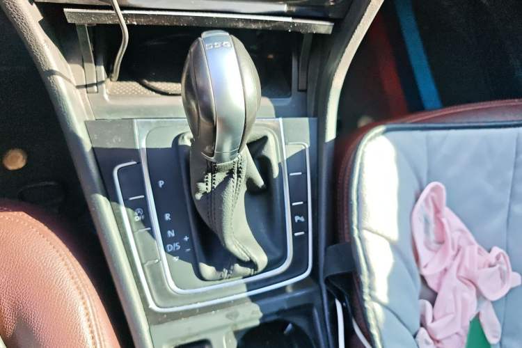 Used Volkswagen Golf 2019 1.8TSI Travel Edition Gear Lever