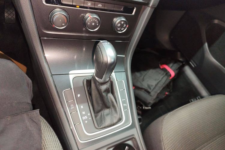 Used Volkswagen Golf 2019 1.8TSI Travel Edition Gear Lever