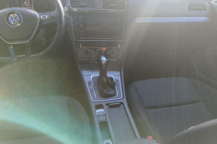 Used Volkswagen Golf 2019 200TSI DSG Comfort & Ambition Edition China VI Standard Gear Lever