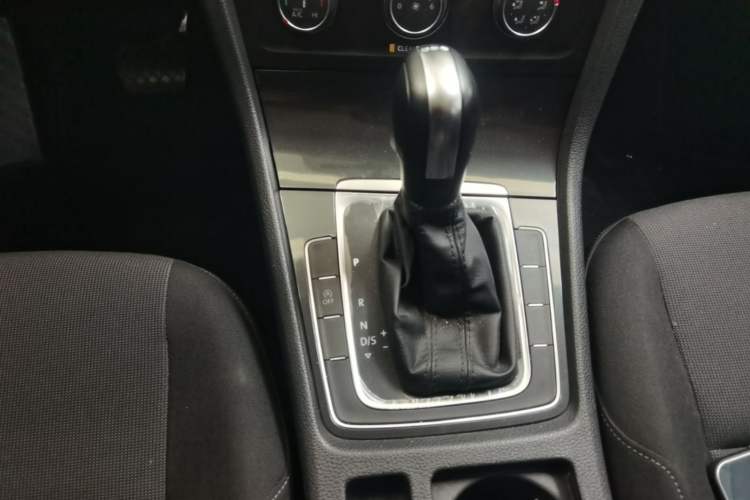 Used Volkswagen Golf 2019 200TSI DSG Comfort & Ambition Edition China VI Standard Gear Lever
