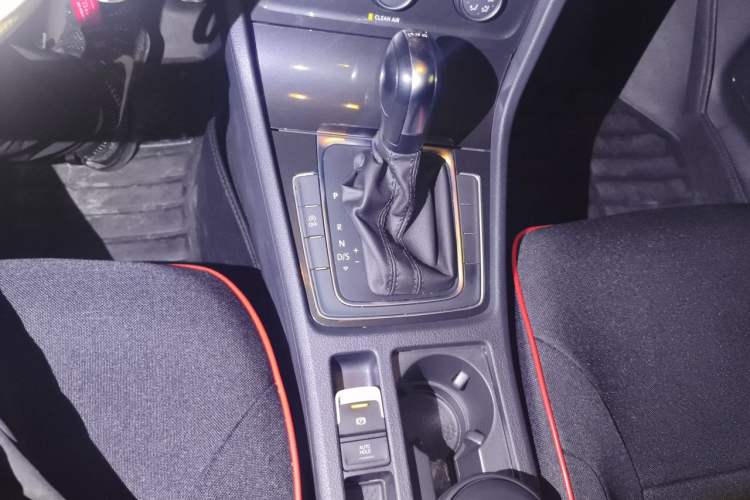 Used Volkswagen Golf 2019 280TSI DSG Comfort Version China VI Standard Gear Lever