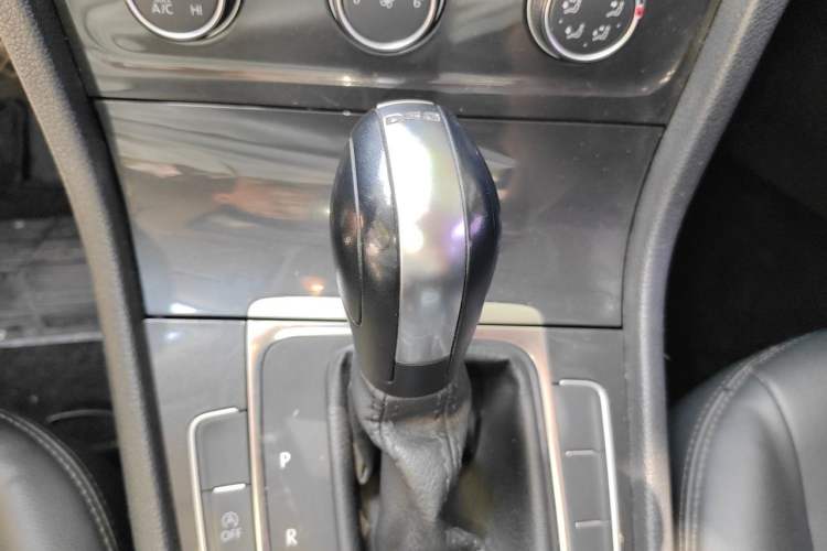 Used Volkswagen Golf  Gear Lever