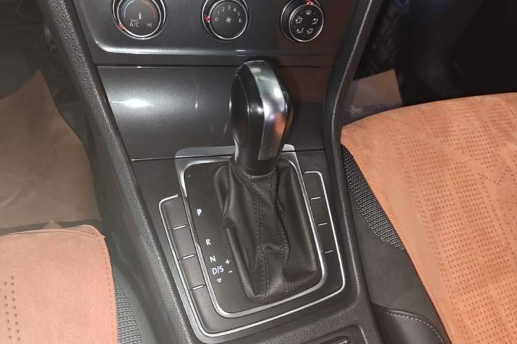 Used Volkswagen Golf 2019 1.6L Automatic Comfort Model China V Standard Gear Lever