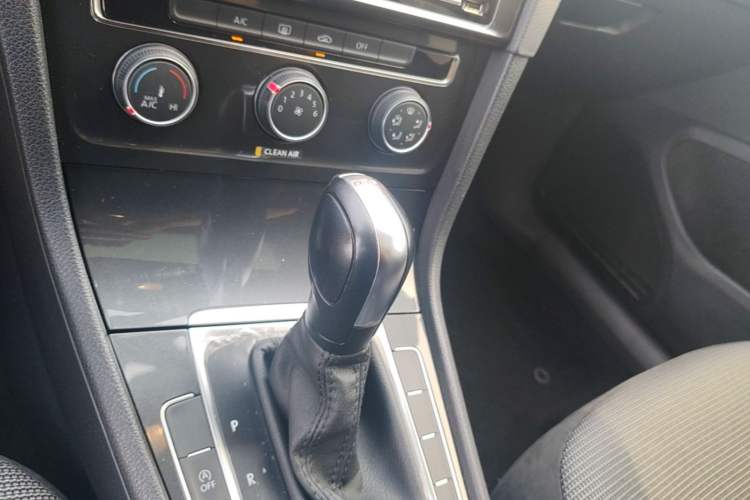 Used Volkswagen Golf 2019 280TSI DSG Comfort Version China VI Standard Gear Lever