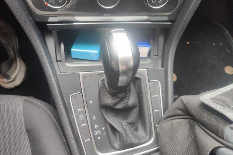 Used Volkswagen Golf 2019 200TSI DSG Comfort & Ambition Edition China VI Standard Gear Lever