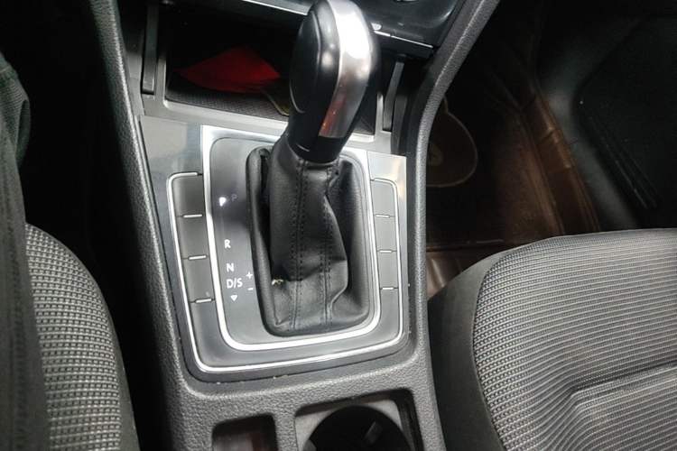 Used Volkswagen Golf 2019 1.6L Automatic Comfort Model China V Standard Gear Lever