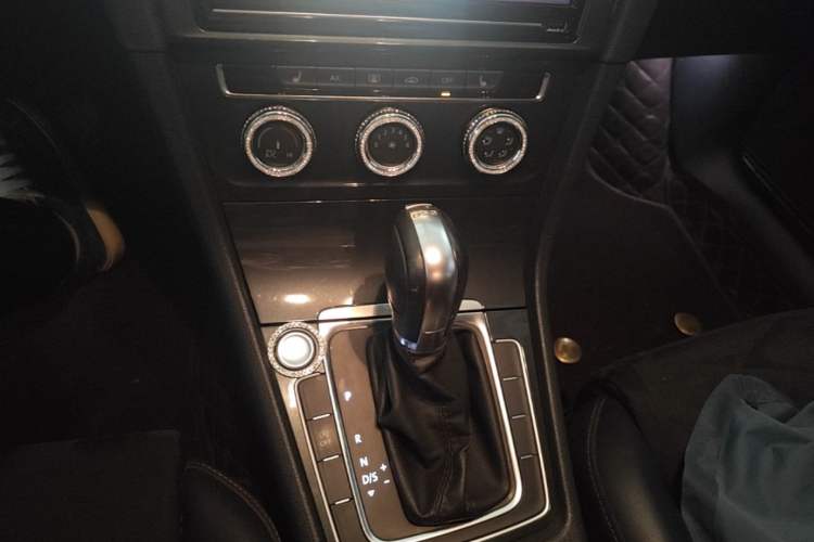 Used Volkswagen Golf 2019 280TSI DSG Luxury Version China VI Standard Gear Lever
