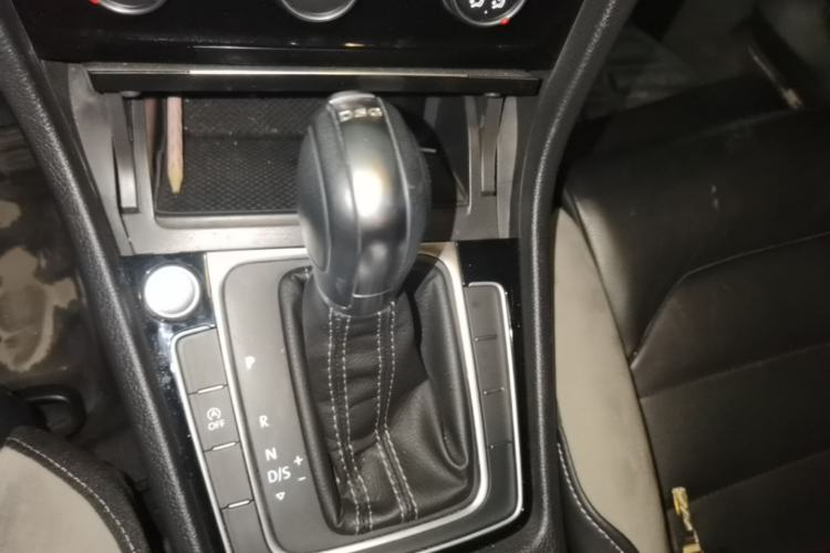Used Volkswagen Golf 2019 280TSI DSG R-Line China VI Standard Gear Lever