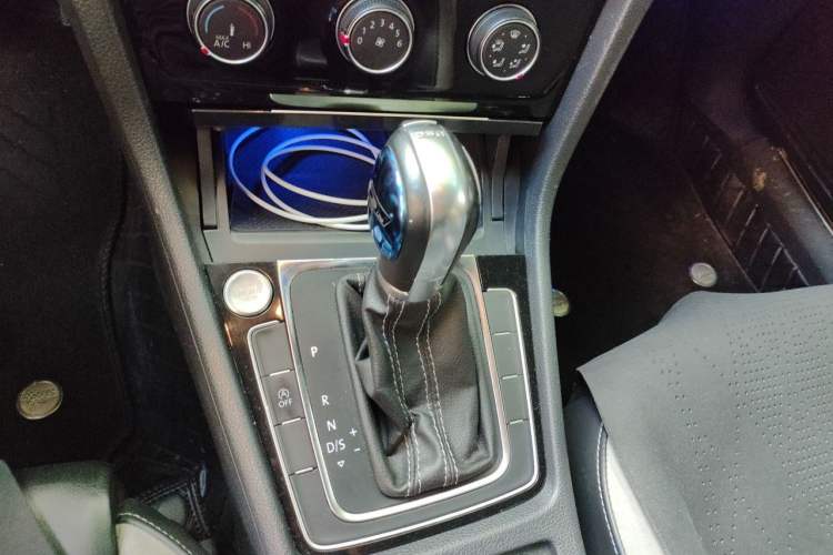 Used Volkswagen Golf 2019 280TSI DSG R-Line China VI Standard Gear Lever