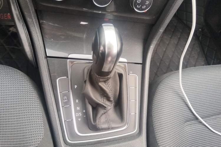 Used Volkswagen Golf 2019 280TSI DSG Comfort Version China VI Standard Gear Lever