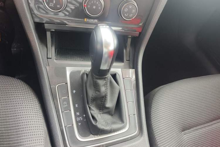Used Volkswagen Golf 2019 280TSI DSG Comfort Version China VI Standard Gear Lever