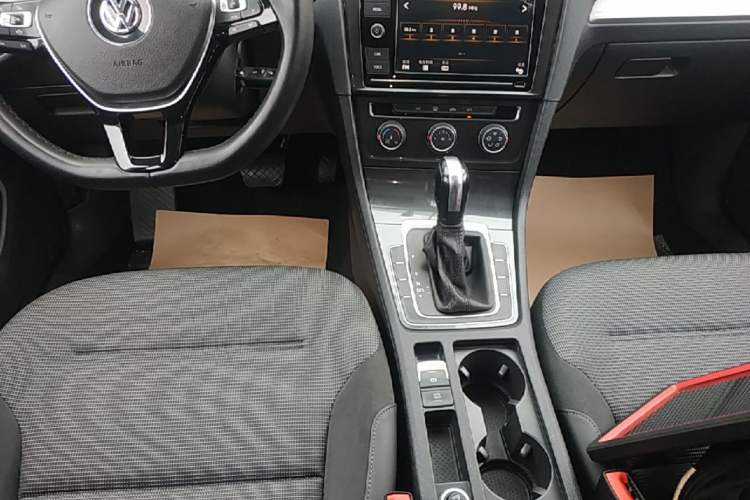 Used Volkswagen Golf 2019 1.6L Automatic Comfort Model China V Standard Gear Lever