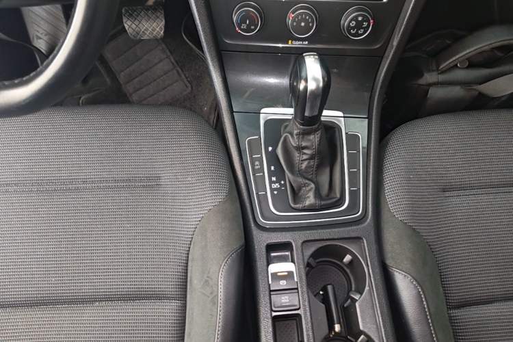Used Volkswagen Golf 2019 280TSI DSG Comfort Version China VI Standard Gear Lever