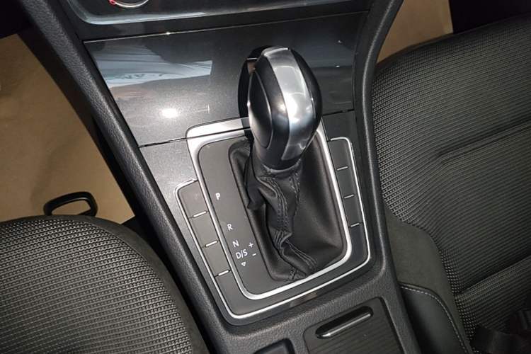 Used Volkswagen Golf 2019 1.6L Automatic Comfort Model China V Standard Gear Lever