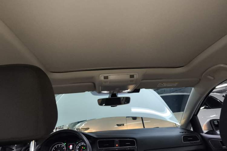 Used Volkswagen Golf 2019 1.8TSI Travel Edition Headliner