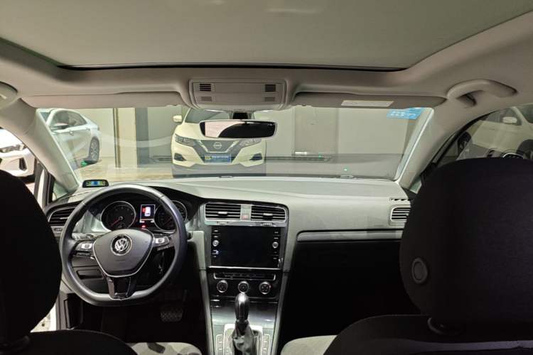 Used Volkswagen Golf 2019 1.8TSI Travel Edition Headliner