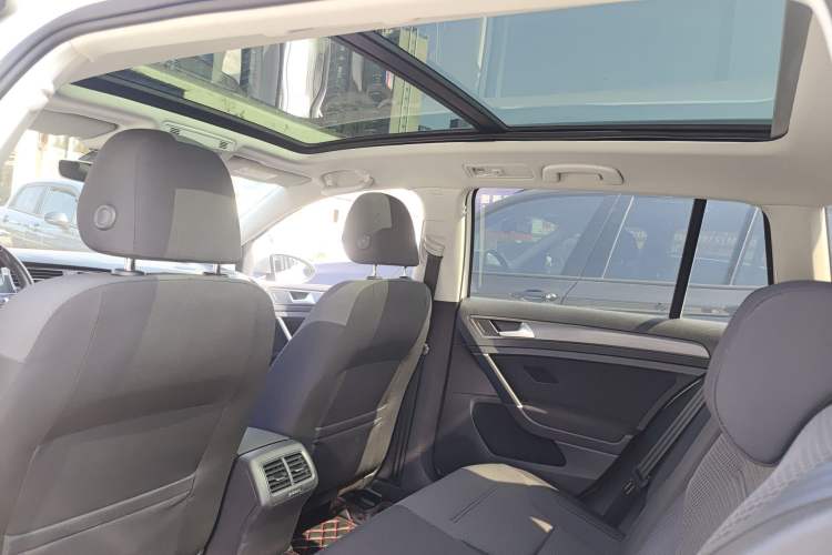 Used Volkswagen Golf 2019 1.8TSI Travel Edition Headliner