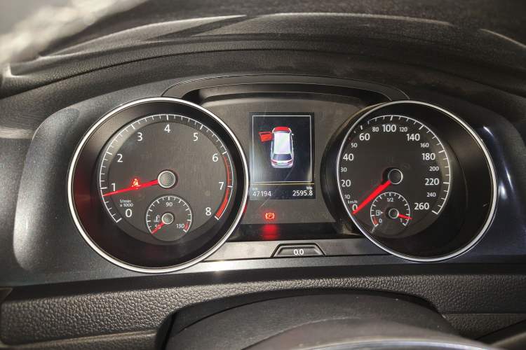 Used Volkswagen Golf 2019 1.8TSI Travel Edition Instrument Cluster