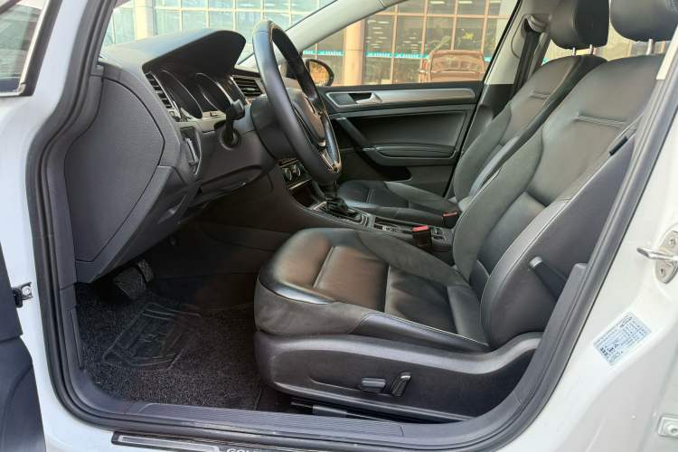 Used Volkswagen Golf 2019 280TSI DSG Comfort Version China VI Standard Interior 1