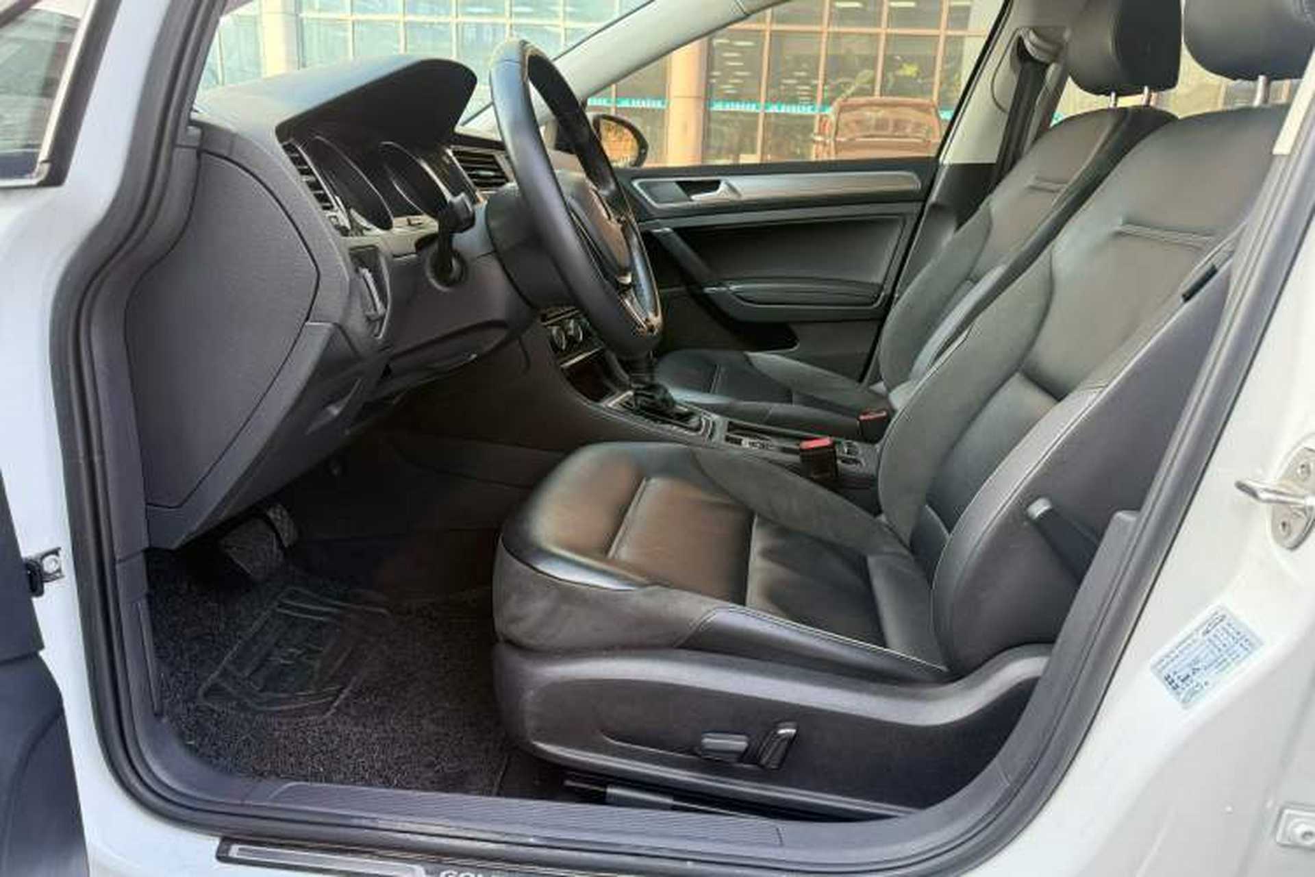 Used Volkswagen Golf 2019 280TSI DSG Comfort Version China VI Standard Interior 1