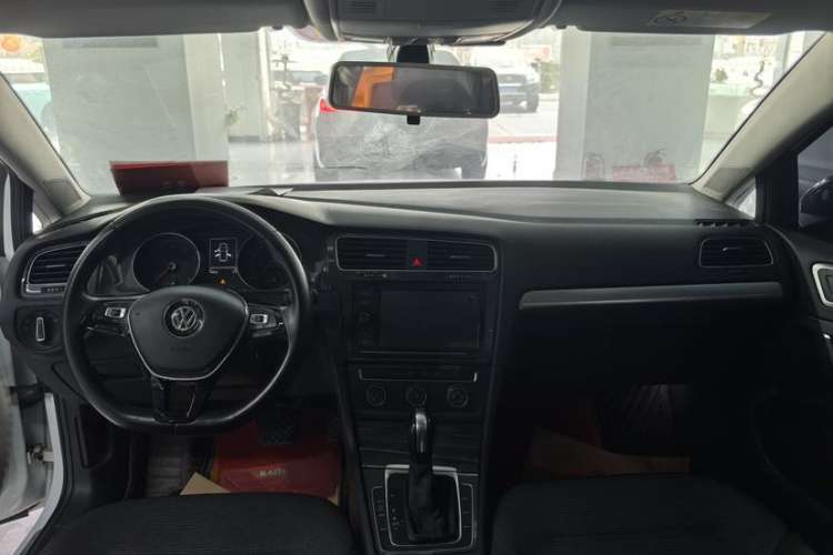 Used Volkswagen Golf 2019 280TSI DSG Comfort Version China VI Standard Interior 1