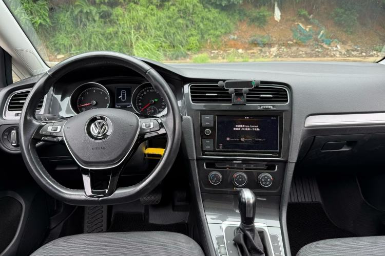 Used Volkswagen Golf 2019 280TSI DSG Comfort Version China VI Standard Interior 1