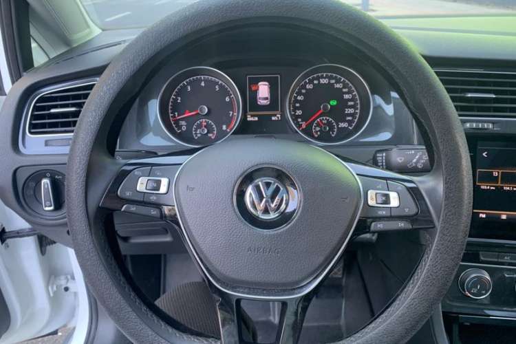 Used Volkswagen Golf 2019 1.8TSI Travel Edition Interior 1