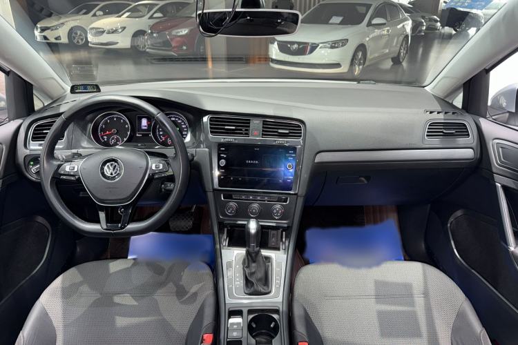 Used Volkswagen Golf 2019 1.8TSI Travel Edition Interior 1