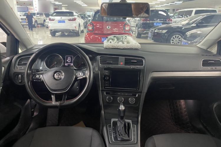 Used Volkswagen Golf 2019 200TSI DSG Comfort & Ambition Edition China VI Standard Interior 1