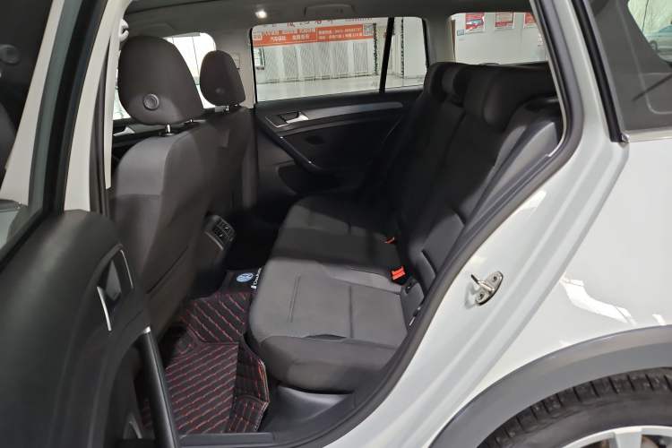 Used Volkswagen Golf 2019 1.8TSI Travel Edition Interior 1