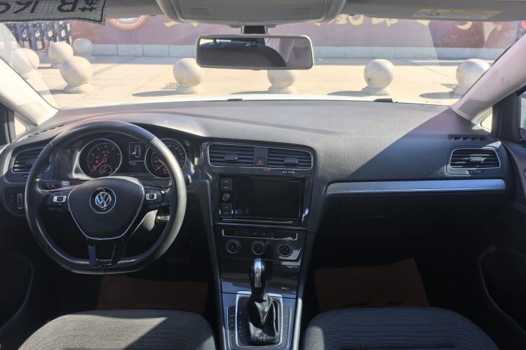 Used Volkswagen Golf 2019 280TSI DSG Comfort Version China VI Standard Interior 1