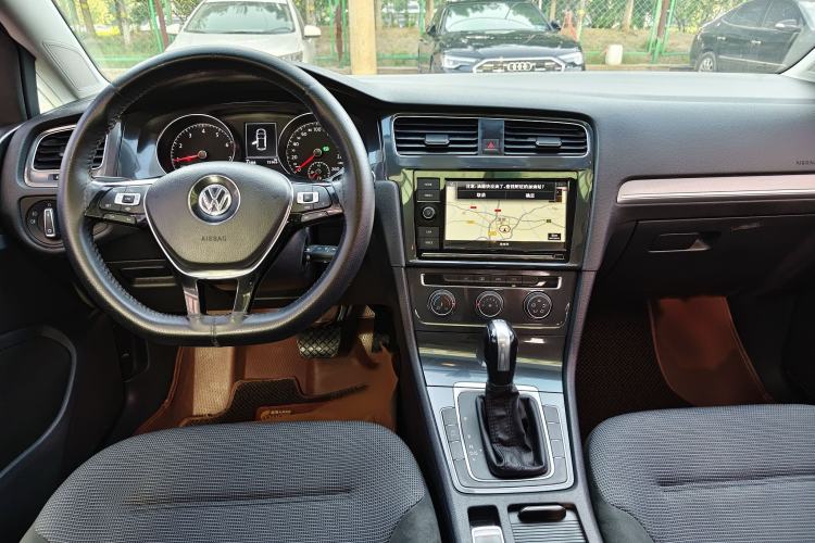 Used Volkswagen Golf 2019 280TSI DSG Comfort Version China VI Standard Interior 1