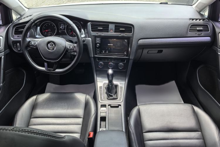 Used Volkswagen Golf 2019 200TSI DSG Comfort & Ambition Edition China VI Standard Interior 1