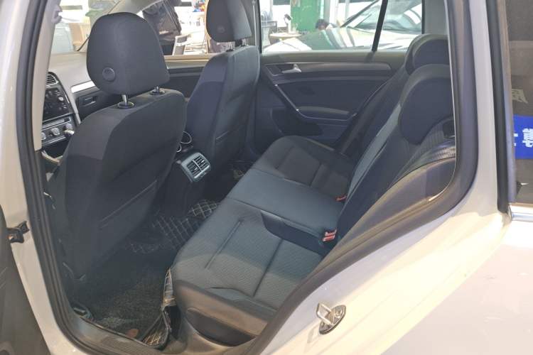 Used Volkswagen Golf 2019 1.8TSI Travel Edition Interior 1