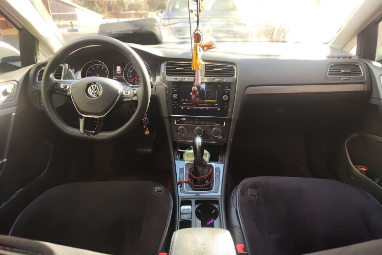 Used Volkswagen Golf 2019 1.8TSI Travel Edition Interior 2