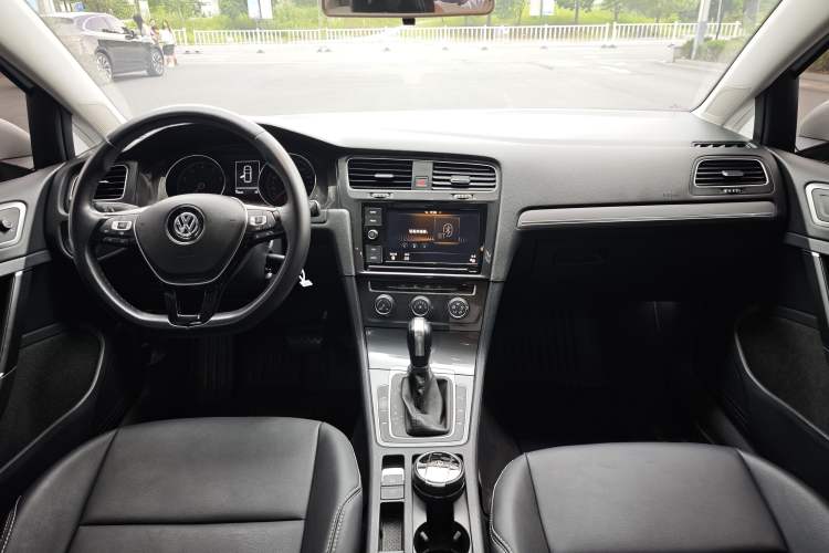 Used Volkswagen Golf 2019 200TSI DSG Comfort & Ambition Edition China VI Standard Interior 2
