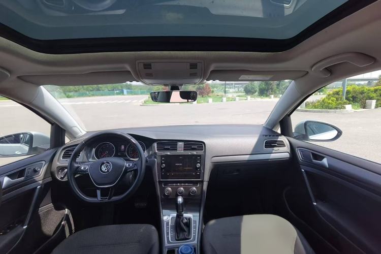 Used Volkswagen Golf 2019 1.8TSI Travel Edition Interior 2