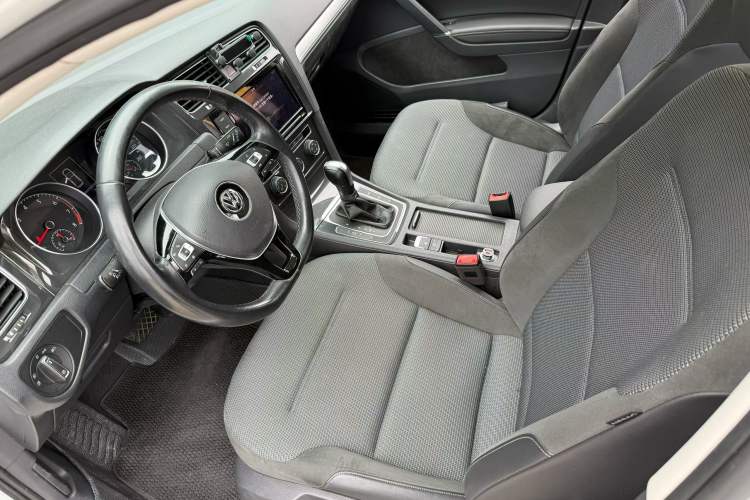 Used Volkswagen Golf 2019 280TSI DSG Comfort Version China VI Standard Interior 2