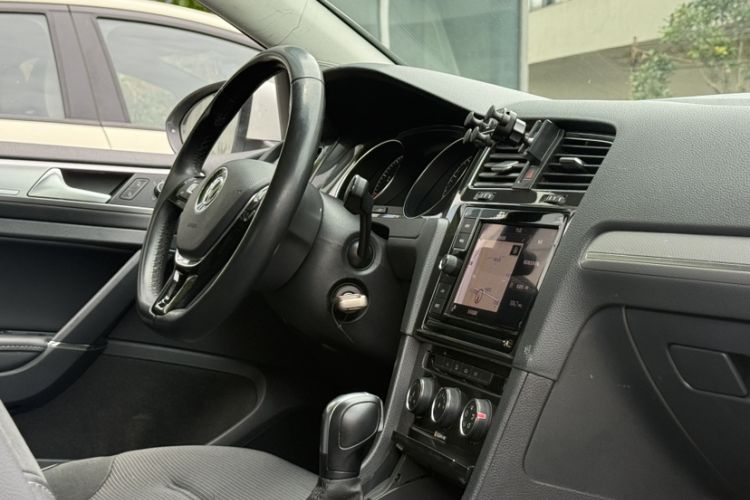 Used Volkswagen Golf 2019 280TSI DSG Comfort Version China VI Standard Interior 2