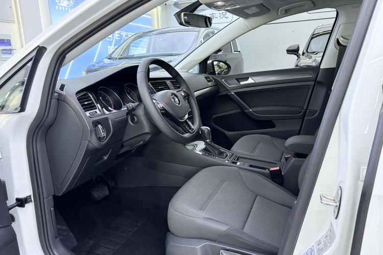 Used Volkswagen Golf 2019 1.8TSI Travel Edition Interior 2