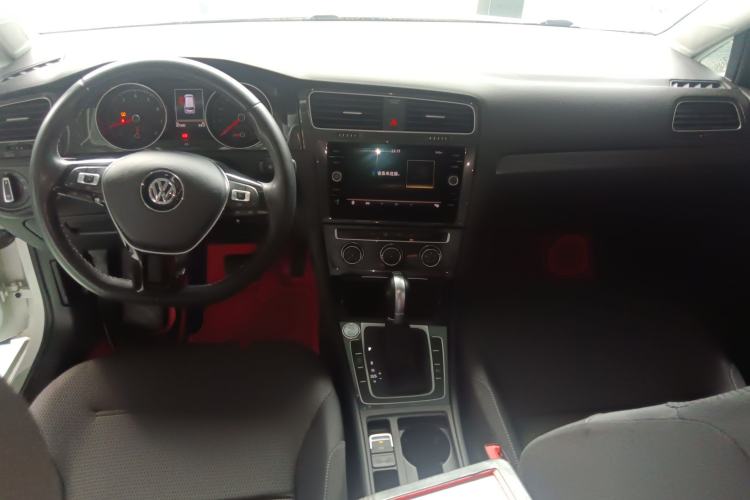 Used Volkswagen Golf 2019 1.8TSI Travel Edition Interior 2