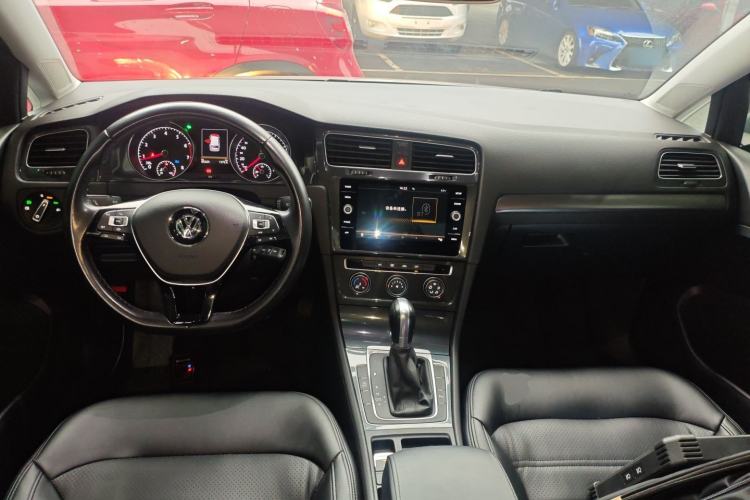 Used Volkswagen Golf 2019 1.8TSI Travel Edition Interior 2