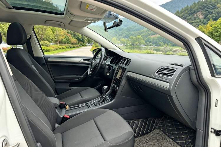 Used Volkswagen Golf 2019 200TSI DSG Comfort & Ambition Edition China VI Standard Interior 2